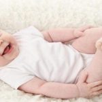 الحركات الطبيعية للطفل حديث الولادة
